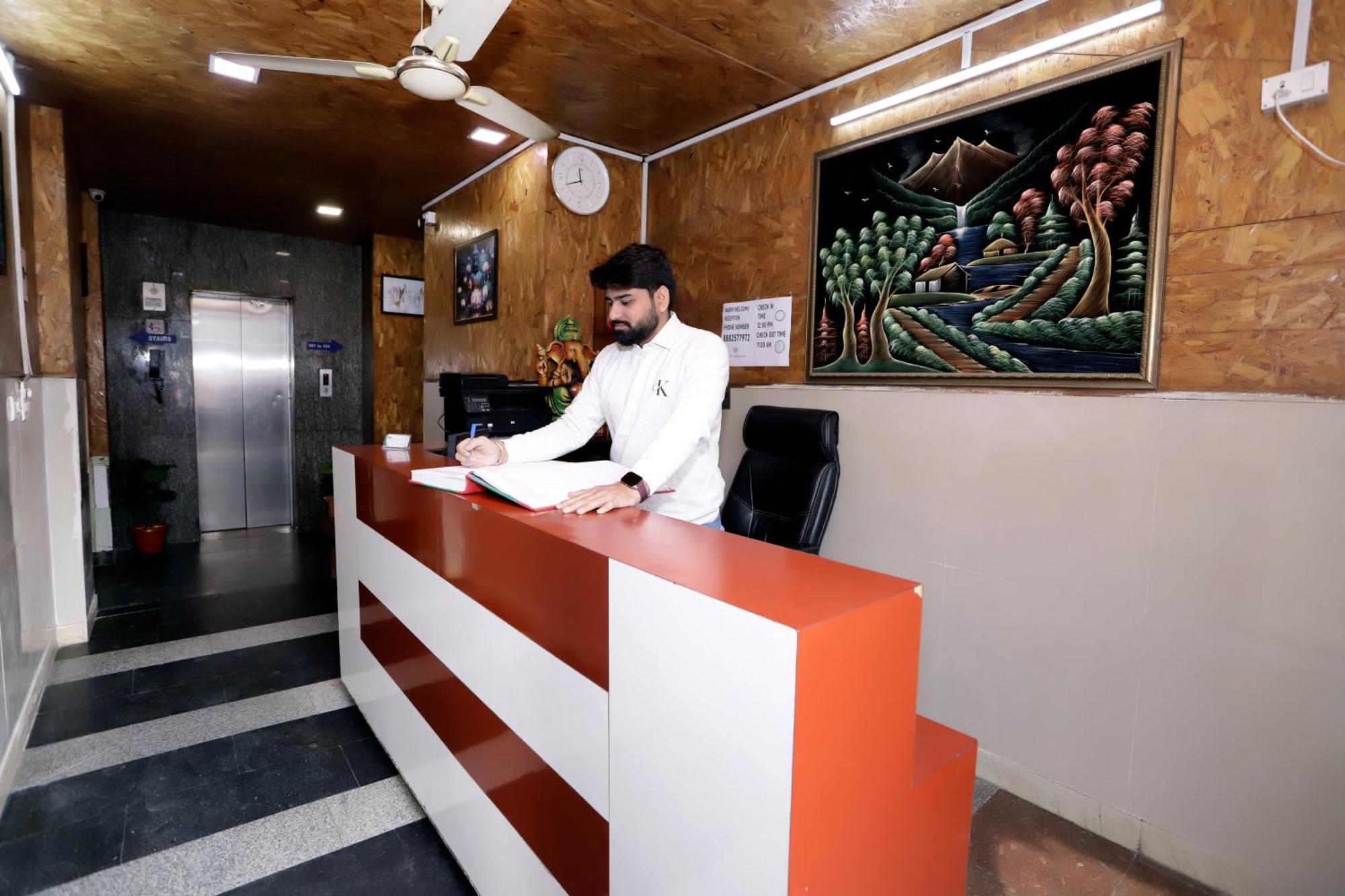 Hotel Warm Welcome - Noida Sector 51 Екстериор снимка