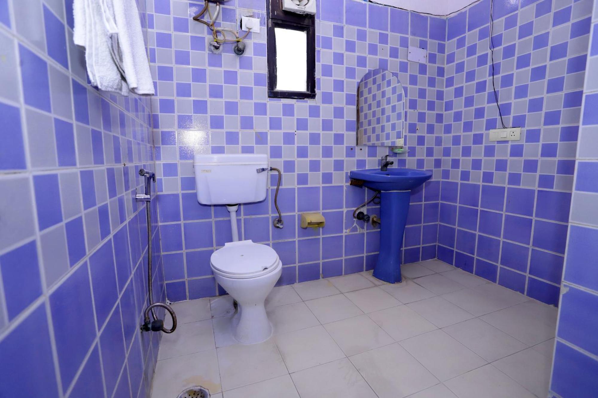 Hotel Warm Welcome - Noida Sector 51 Екстериор снимка