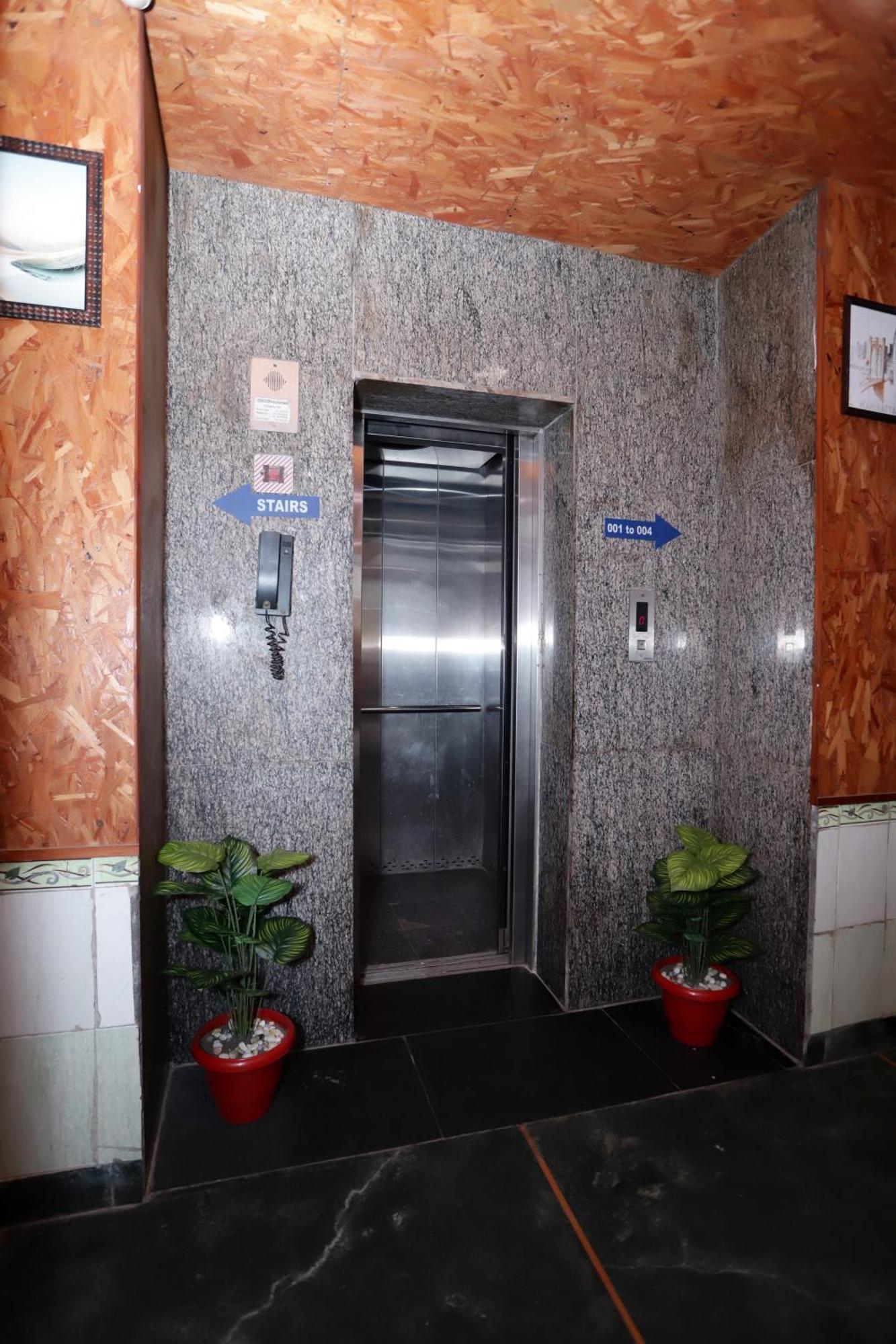 Hotel Warm Welcome - Noida Sector 51 Екстериор снимка
