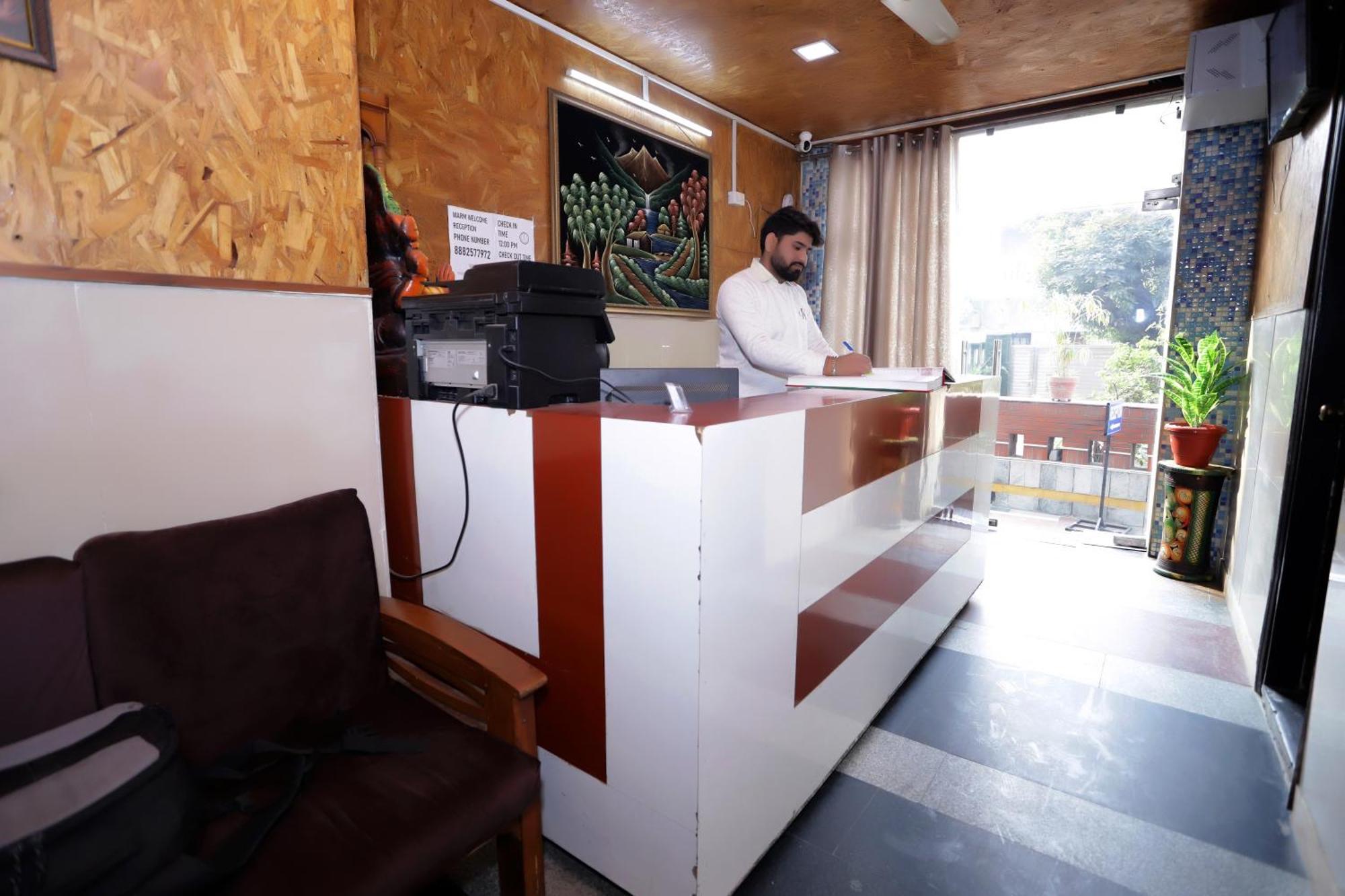 Hotel Warm Welcome - Noida Sector 51 Екстериор снимка