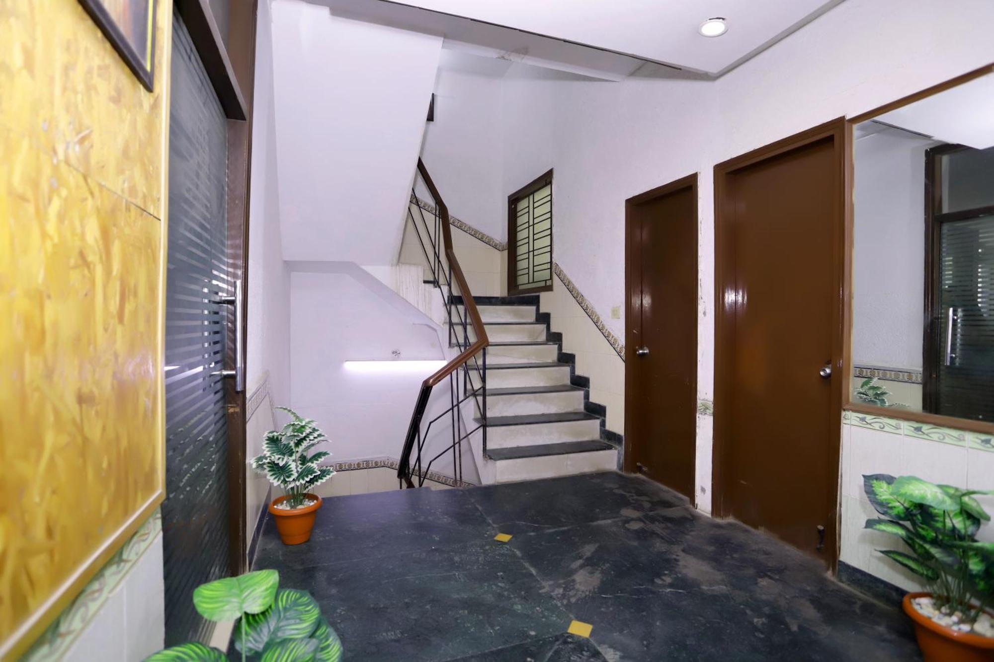 Hotel Warm Welcome - Noida Sector 51 Екстериор снимка