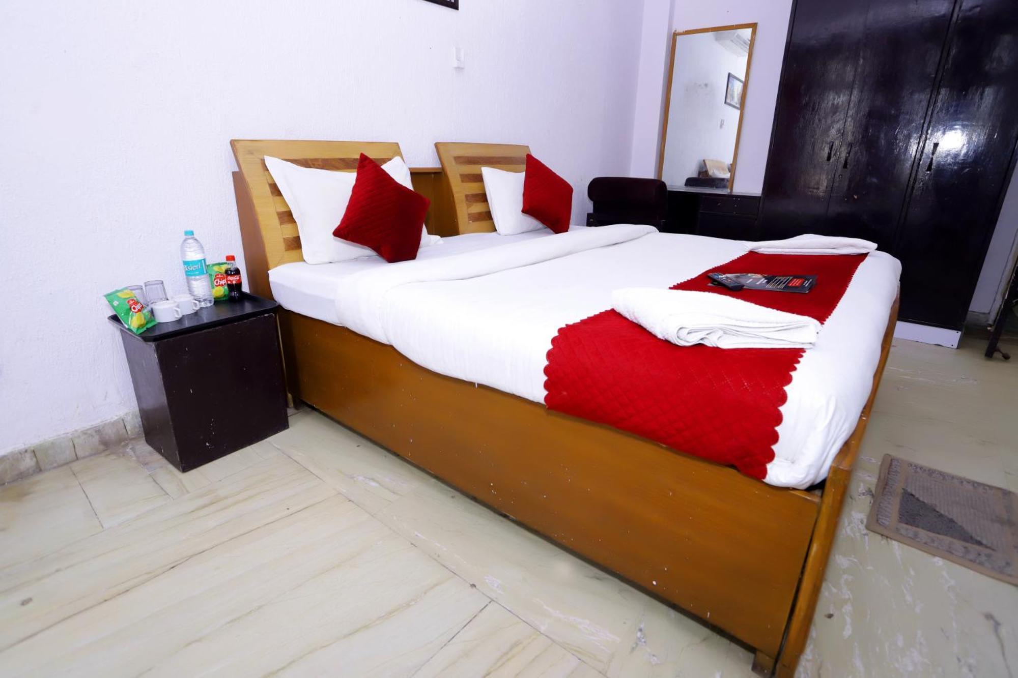 Hotel Warm Welcome - Noida Sector 51 Екстериор снимка
