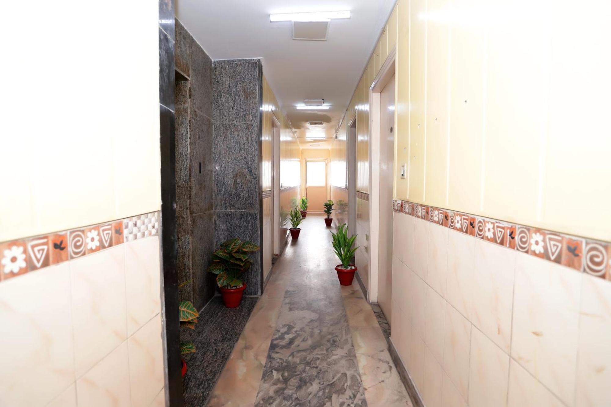 Hotel Warm Welcome - Noida Sector 51 Екстериор снимка